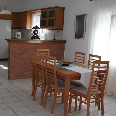 Villa Kyriaki , Villa Dimitrios Vila